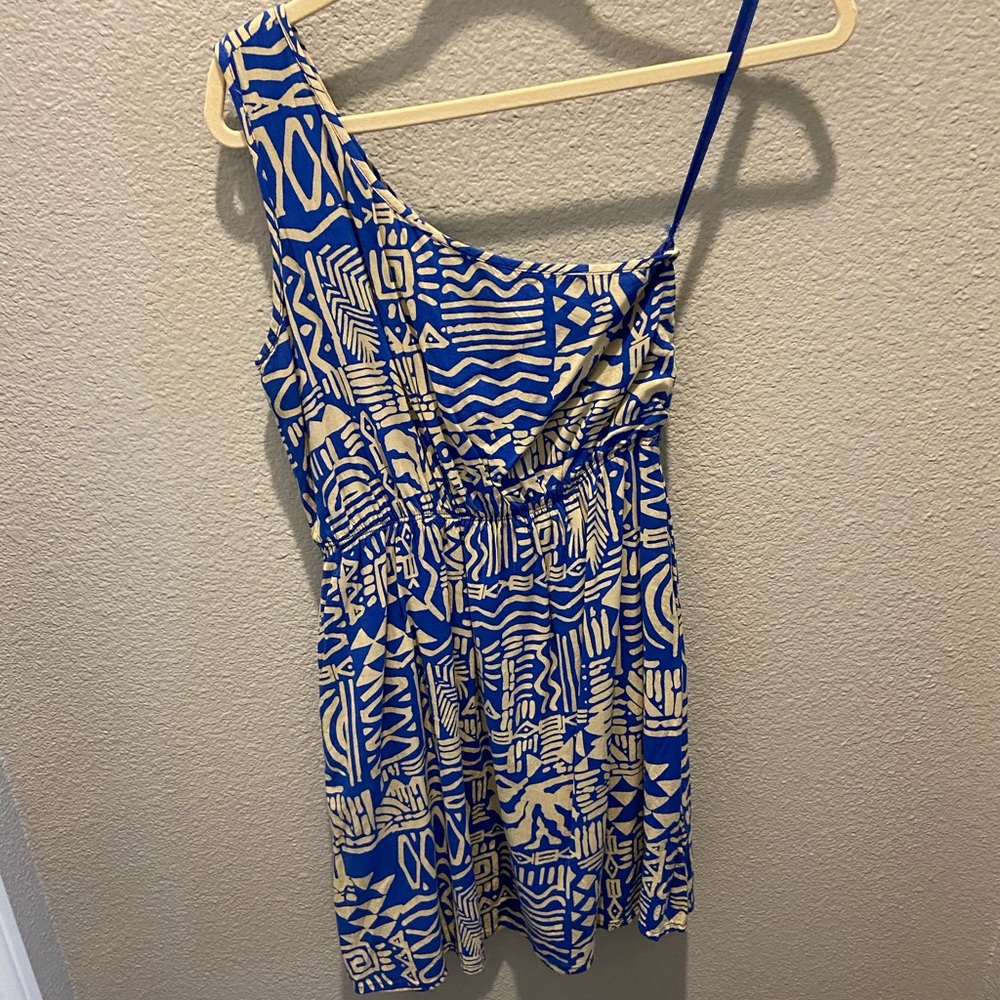 One shoulder dress